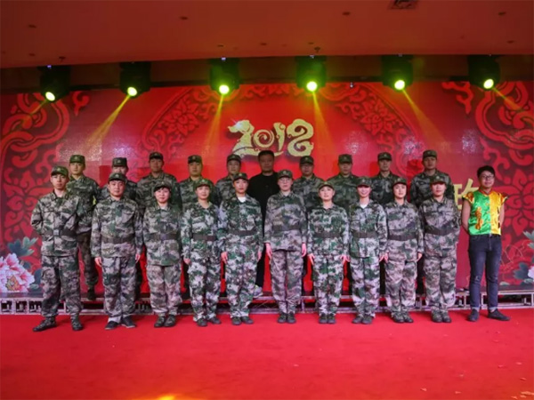 歡歌笑語(yǔ)，辭舊迎新，裕華鋼鐵文工團(tuán)參加市民政系統(tǒng)賀新春聯(lián)歡會(huì)